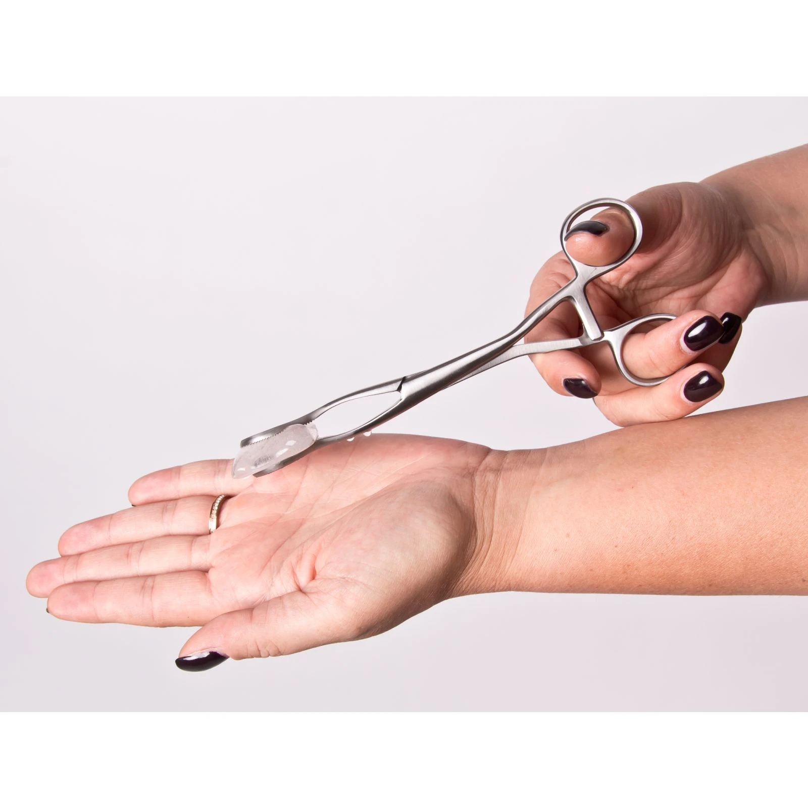 Lieblingstoys Eiswürfel-Zange 4 Lieblingstoys Eiswürfel-Zange – Bild 2