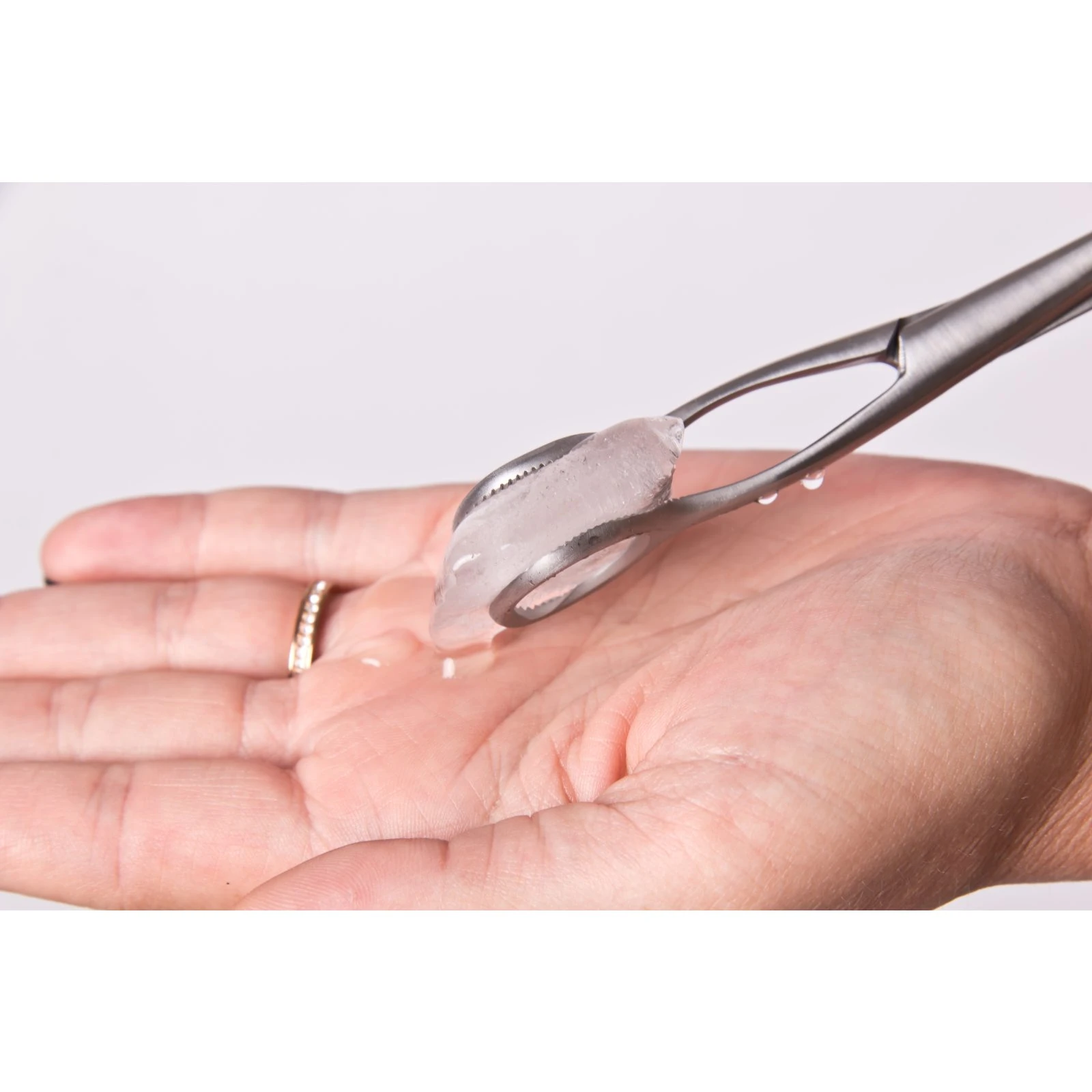 Lieblingstoys Eiswürfel-Zange 5 Lieblingstoys Eiswürfel-Zange – Bild 3