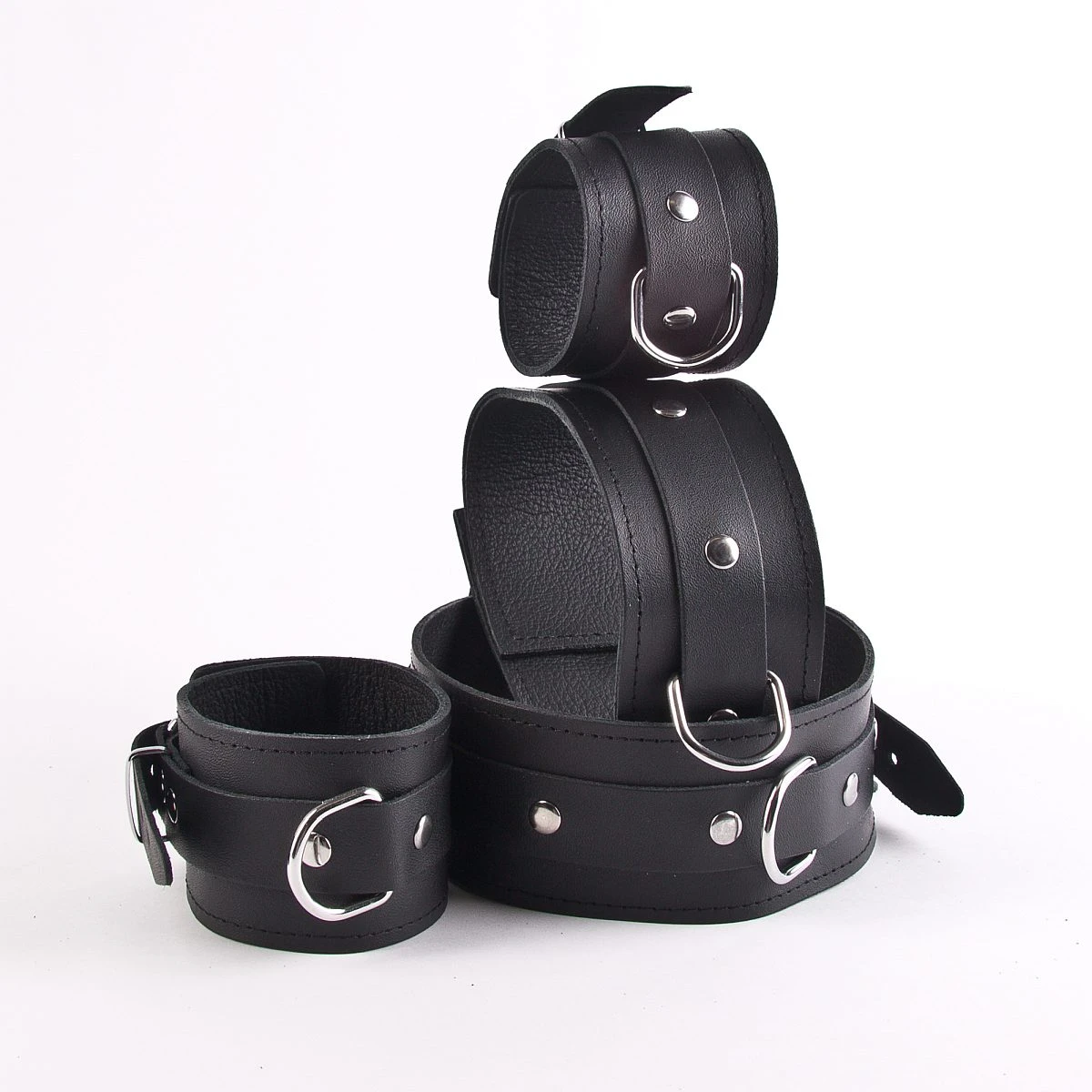 Hausmarke Frogtie-Fesseln »Pure« Aus Schwarzem Leder 6 Hausmarke Frogtie-Fesseln »Pure« Aus Schwarzem Leder – Bild 4