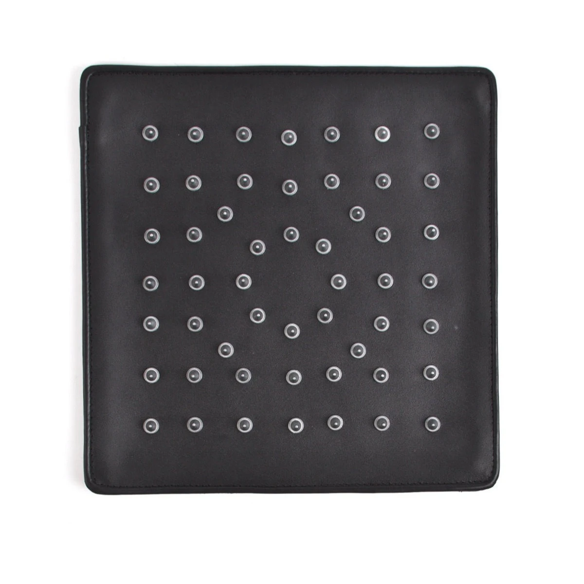 Hausmarke Sitzkissen Aus Leder Mit Spitznieten 5 Hausmarke Sitzkissen Aus Leder Mit Spitznieten – Bild 3